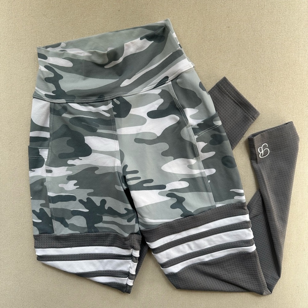 Bombshell Sportswear Leggings Green/Gray Camo Size S